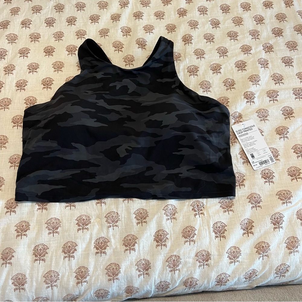 Athleta women’s camo conscious crop bra/workout top